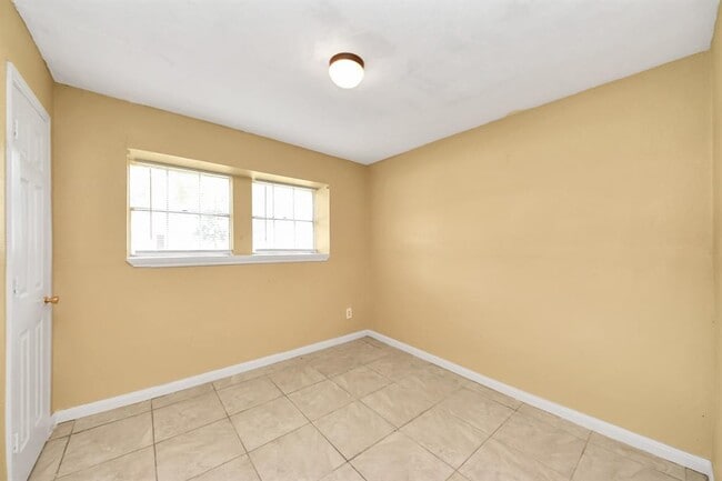 Building Photo - 3219 Gary Ln