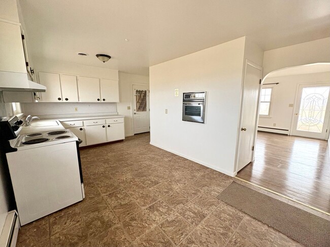 Building Photo - 3 Bedroom 1 Bathroom Rancher in Elizabethtown!