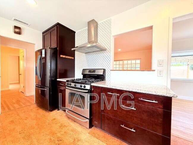 Building Photo - 16457 Gledhill St