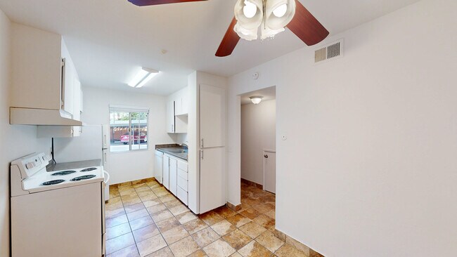 Building Photo - 18235 Happy Ln