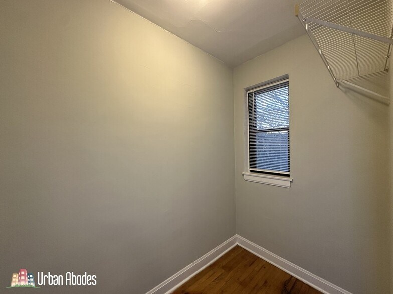 Building Photo - 4635 N Paulina St