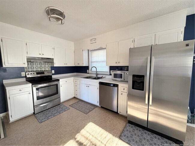 Building Photo - 4946 Pinewood Dr