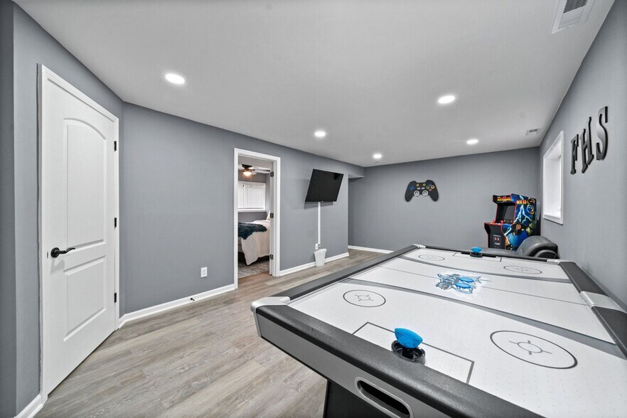 Building Photo - 3729 W 75th Ave