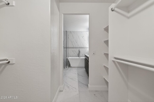 Building Photo - 3241 S Horizon Pl