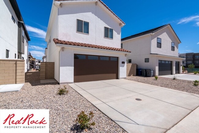 Building Photo - BEAUTIFUL HOME in Desert Color!