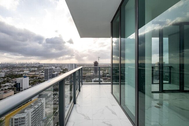 Building Photo - 480 NE 31st St