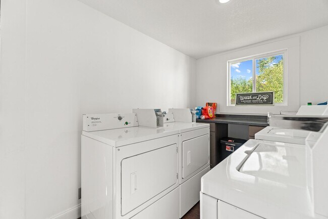 Building Photo - Newly renovated one bedroom available for ...