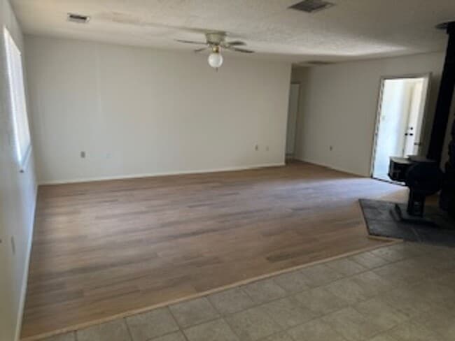Building Photo - 3 bedroom, 2 bathroom home in Rio Rancho w...