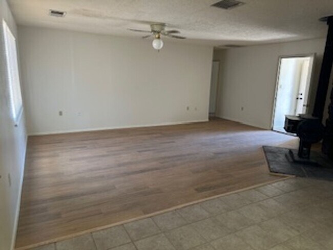 Building Photo - Ranch Style 3br, 2b, Home in rio rancho