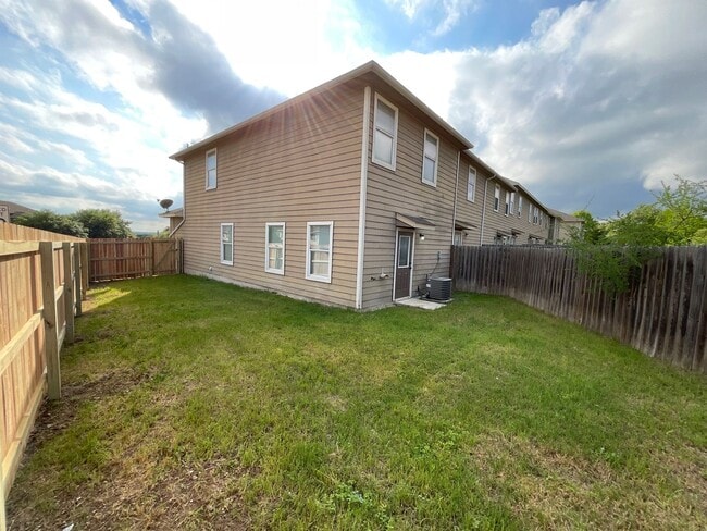 Building Photo - 6403 Aspen Hill