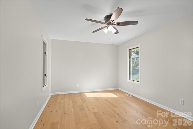Building Photo - 280 Lakeview Shores Loop