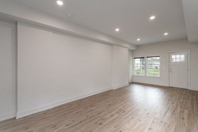 Building Photo - 468-470 E. 2nd Ave