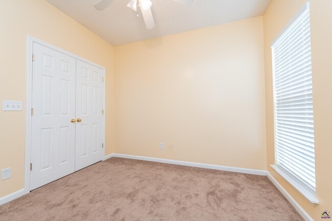 Building Photo - 100 Oldfield Ct