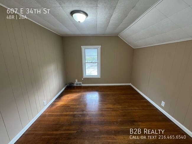 Building Photo - 607 E 34th St