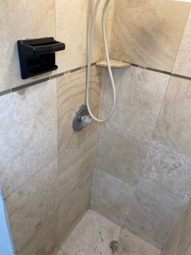 Building Photo - 926 N 16th Ave