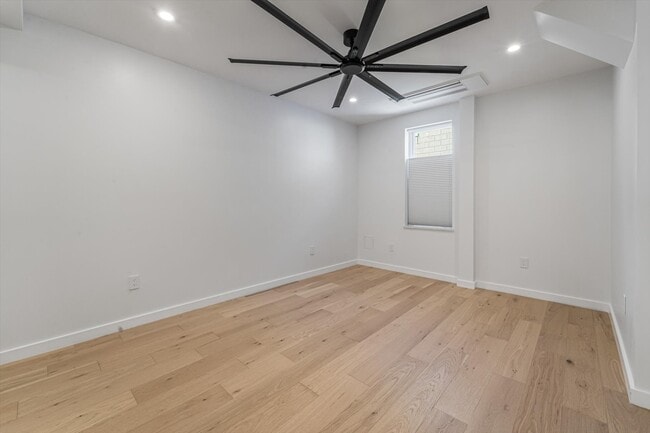 Building Photo - 36-34 11th St