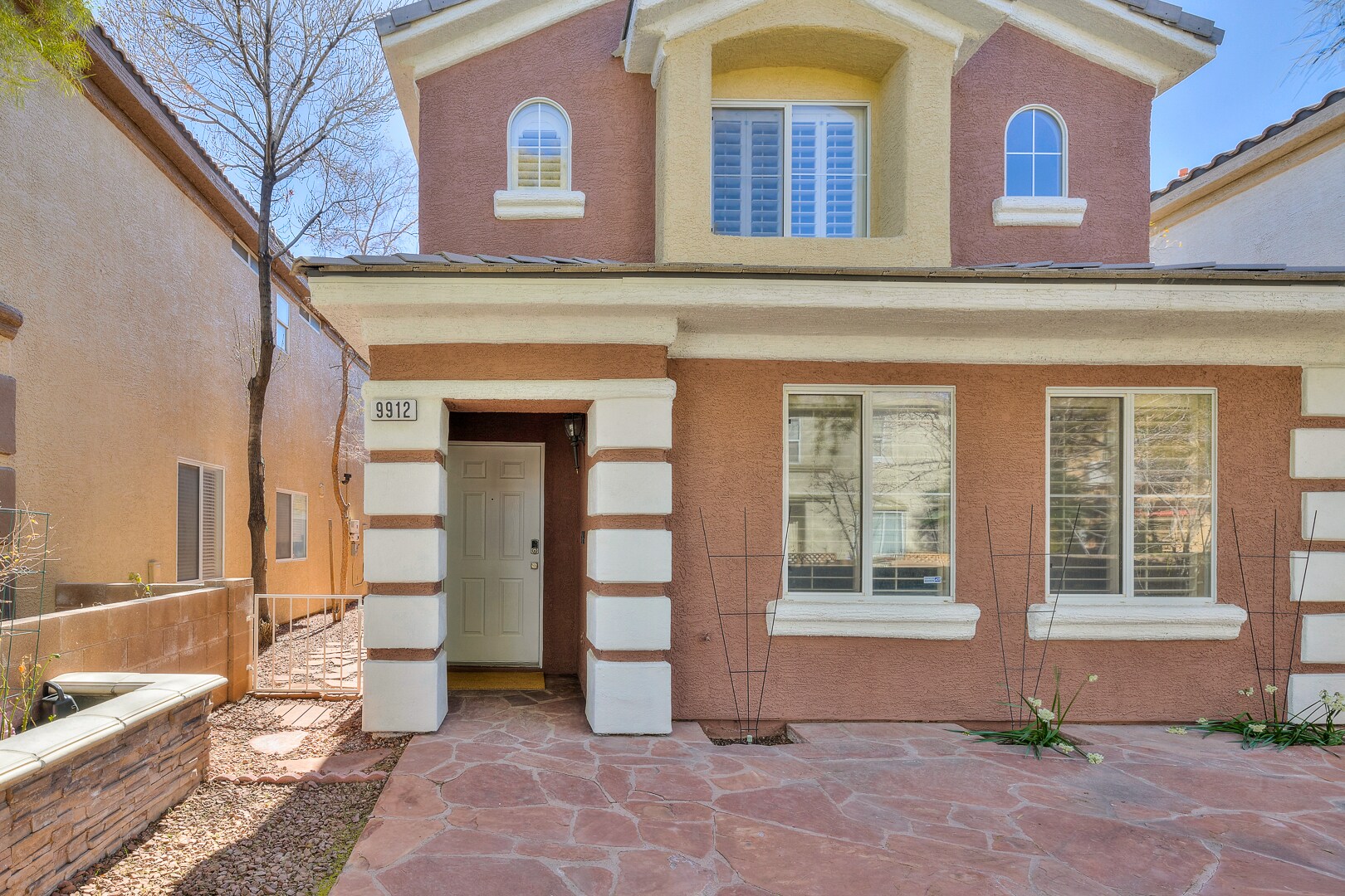 Building Photo - 9912 Via Toro Ave