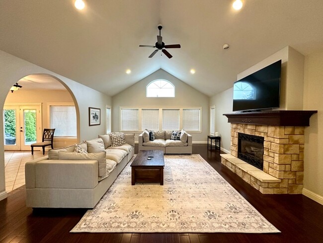 Building Photo - 4448 Castlerock Dr