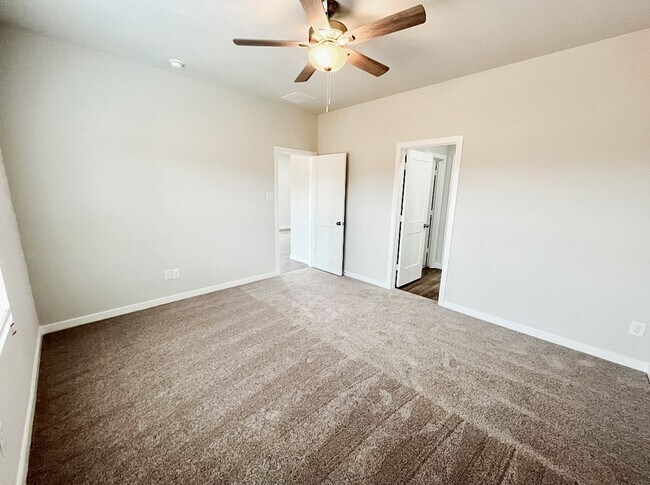 Building Photo - Like-New 3-Bed Home in Lexington Heights with Appliances Included