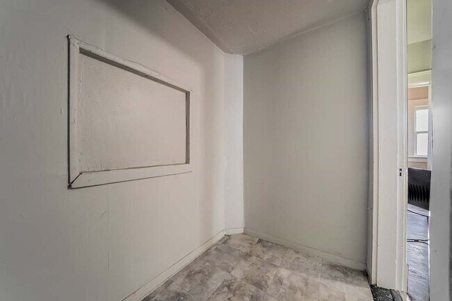 Building Photo - 3484 W 58th St