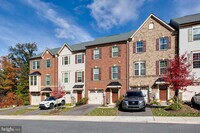 Building Photo - 3004 Cornfield Ave