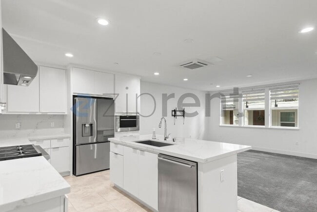 Building Photo - 1107 Lorenzini Lp