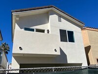 Building Photo - 204 18th St