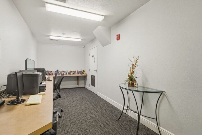 Building Photo - 700 S Harbour Island Blvd