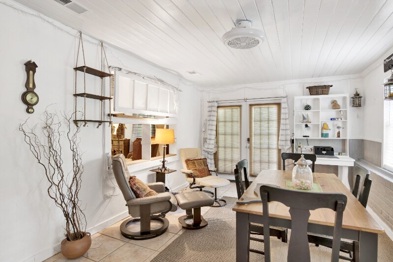 Building Photo - 571 Dogwood Ave