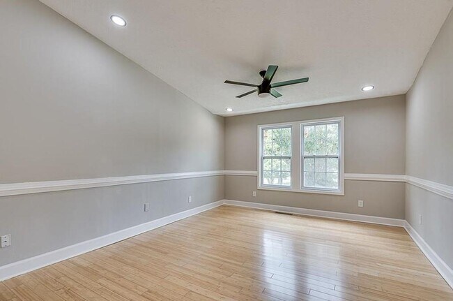 Building Photo - 1708 Brandon Square