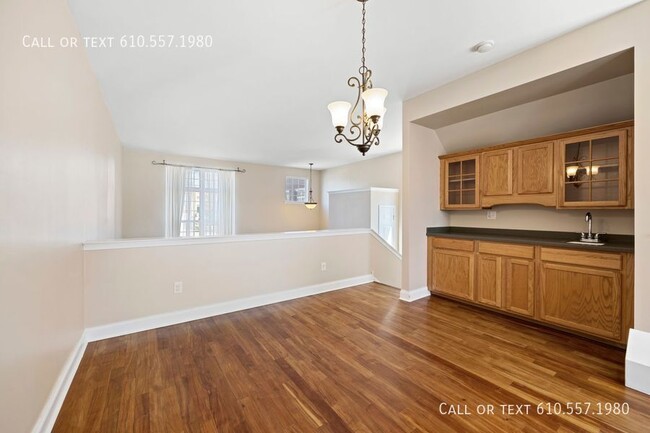 Building Photo - BEAUTIFUL BRICK TOWNHOME LOCATED IN FREEDL...