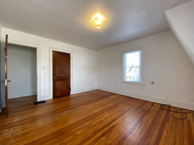 Building Photo - 1723-1725 N LIMESTONE