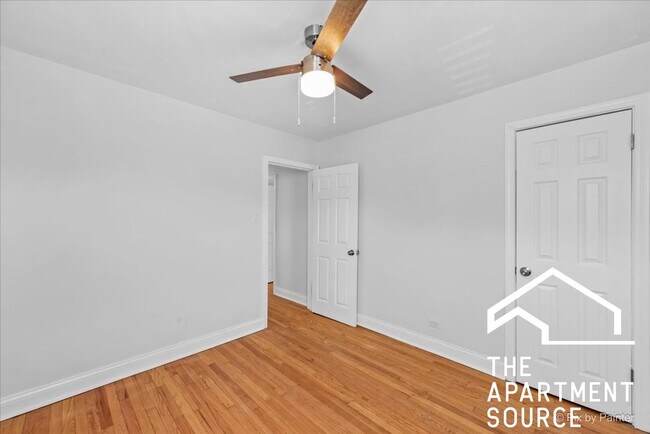 Building Photo - 2731 W Berwyn Ave