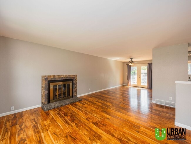 Building Photo - 4 bedroom 2 bath room house for rent in So...
