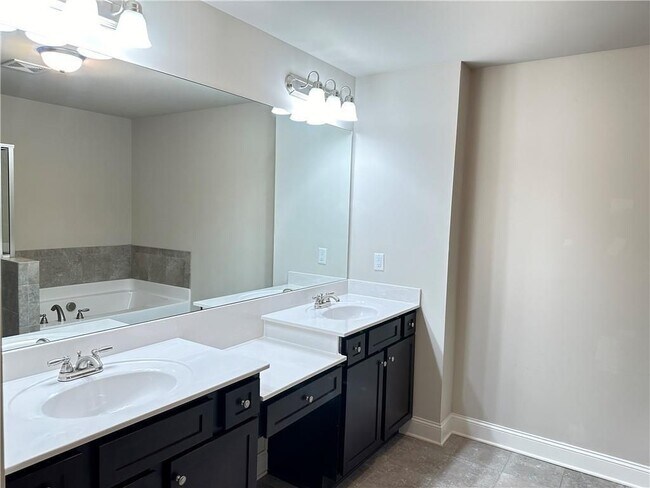 Building Photo - 2045 Wheylon Dr