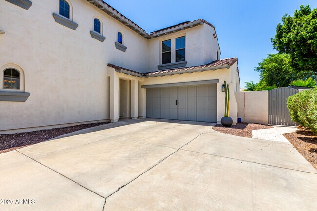 Building Photo - 20633 W Walton Dr