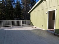 Building Photo - 2 Bedroom duplex with one car garage