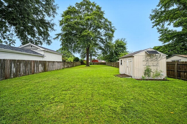 Building Photo - LARGE 4 BEDROOM HOME NEAR MILITARY BASE AND BAY