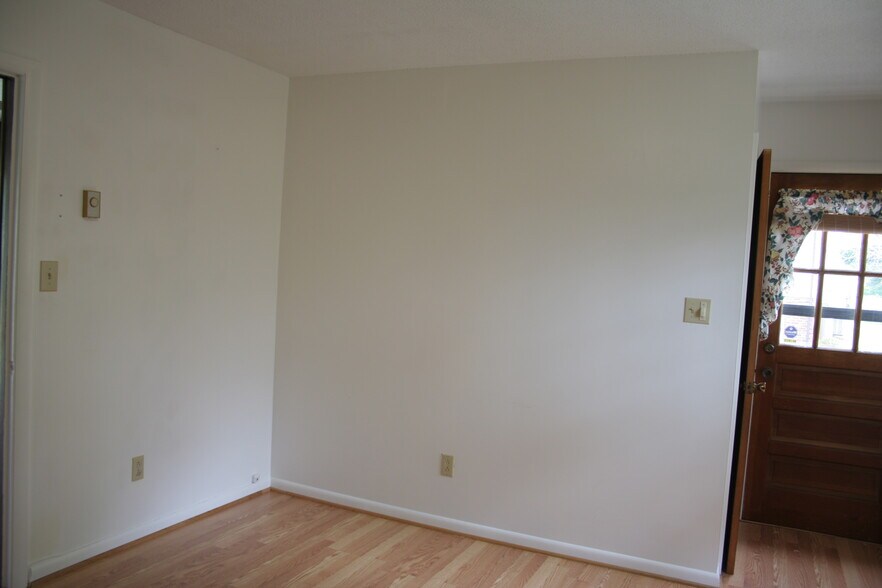 Building Photo - 3695 Weyland Dr