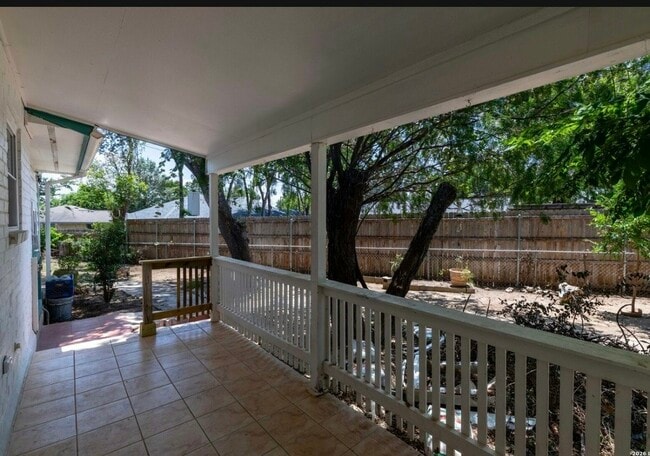 Building Photo - 356 Bobolink Dr
