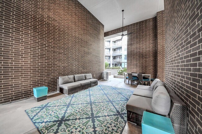 Building Photo - 5454 Washington St