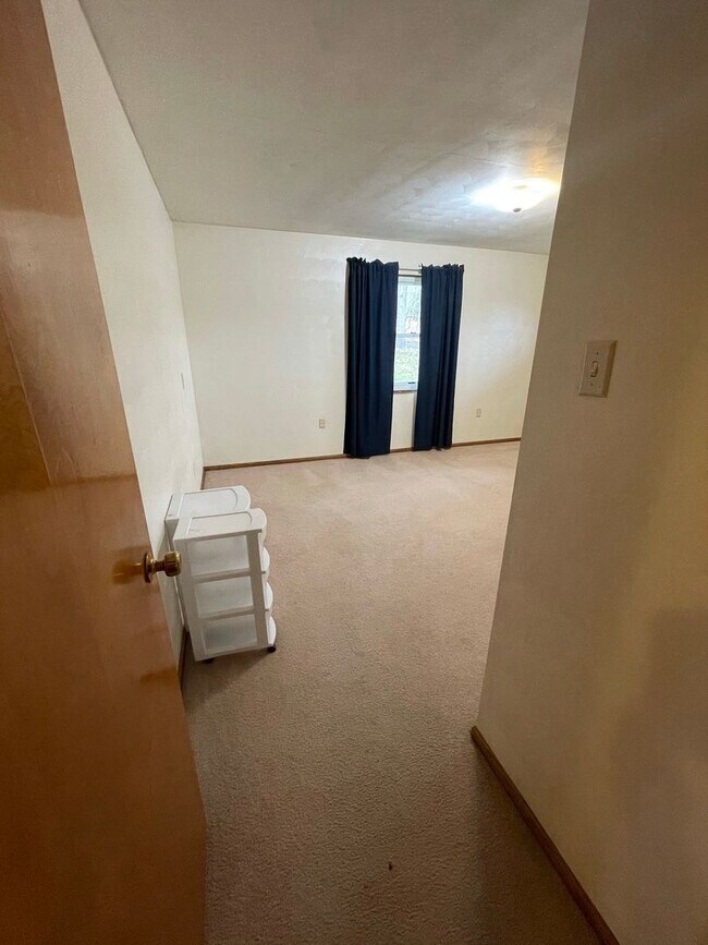 Building Photo - Beautiful 4 Bedroom, 2.5 Bathroom, 3000sq.ft Ranch! Pet Friendly!