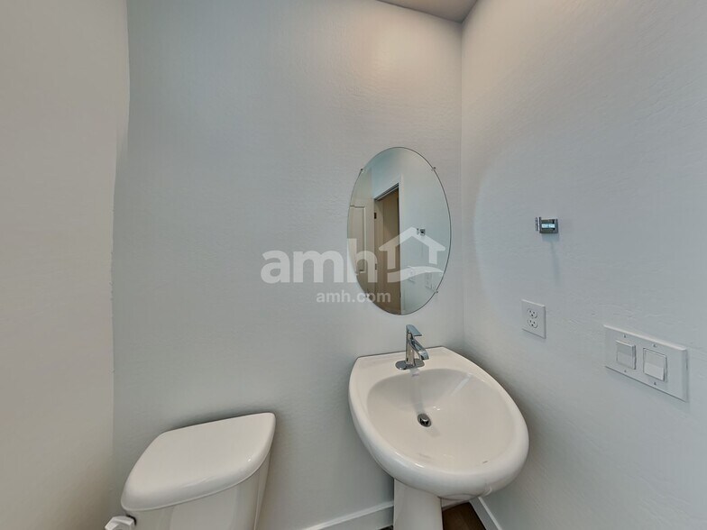 Building Photo - 12638 W Flynn Ln