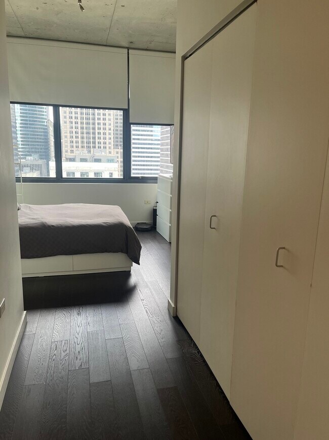 Building Photo - 235 W Van Buren St