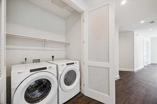 Building Photo - 2000 Hughes Landing Blvd