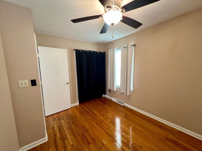 Building Photo - 427 Mosley Dr