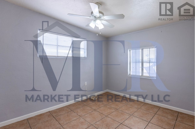 Building Photo - 3Bed/1Bath Home at Mesa/Broadway! $1499 MO...
