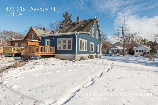 Building Photo - 873 21st Ave SE