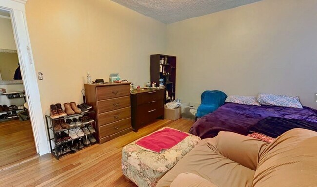 Building Photo - 59A Strathmore Rd