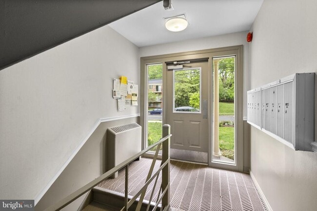 Building Photo - 10643 Weymouth St